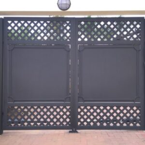 Swing gate with plate and lattice